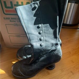 Size 8 Fluevog baby cake boots. Only worn a few times